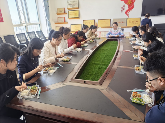 陪餐2.jpg