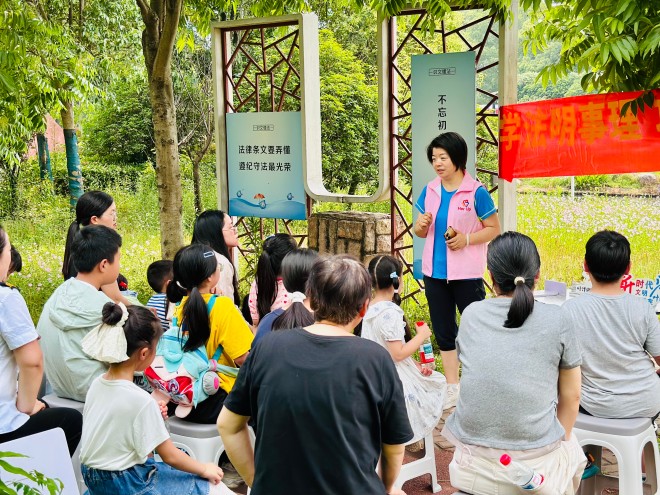 1779862653497011.jpg 江陵街道叶泽湖村:学法明事理 巧手探科学.jpg