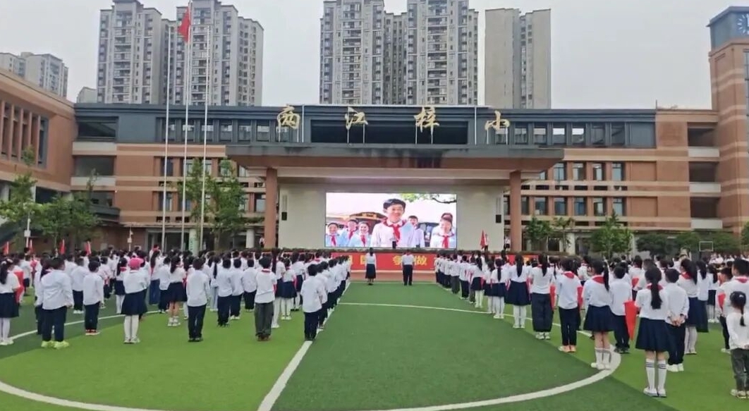 东升街道红领巾.jpg