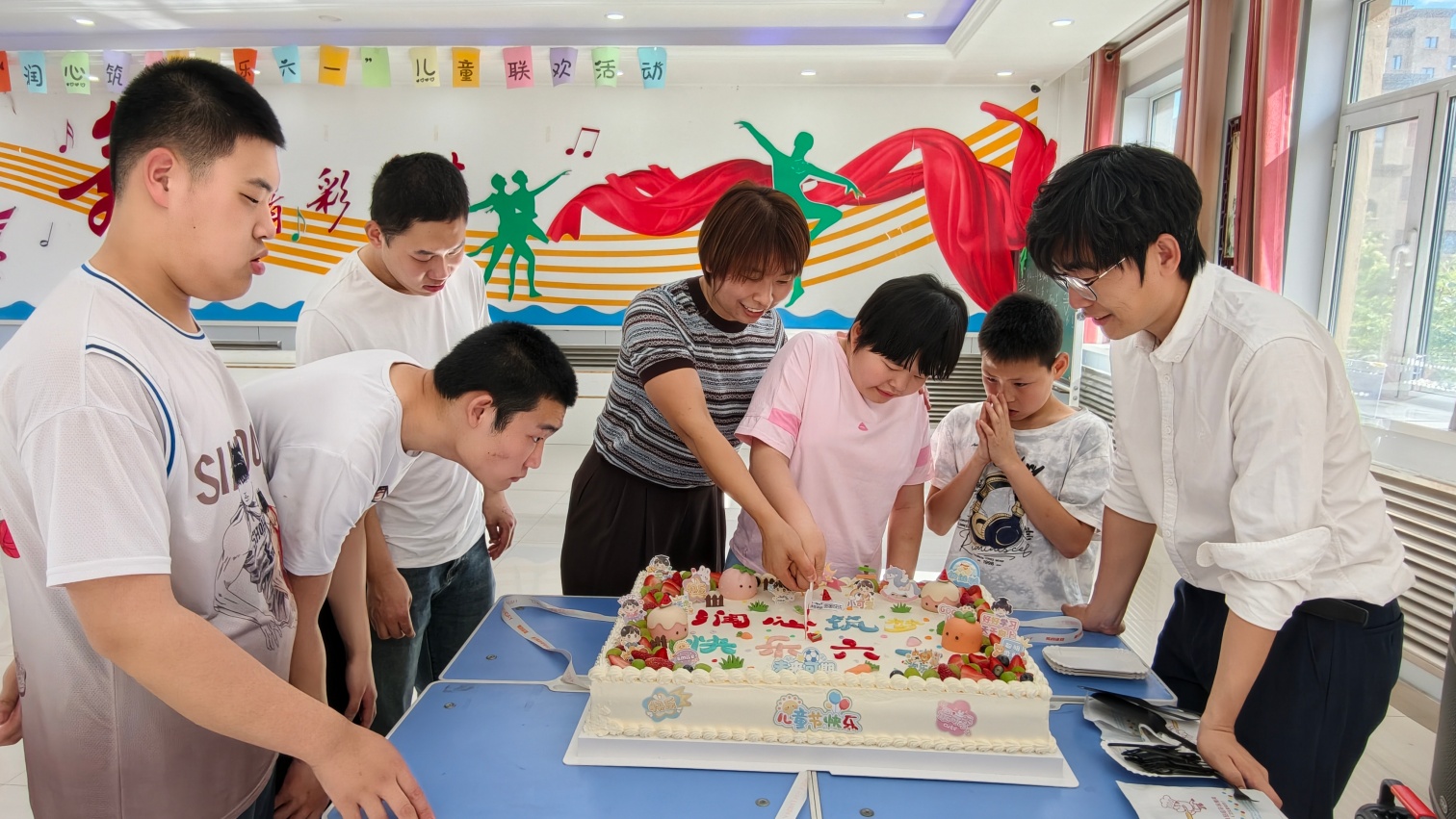 元宝山区民政局等4家机关及企业关工委开展“润心护童心，相伴庆六一”活动照片3_副本.jpg