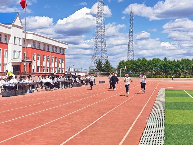 1780369635417360.jpg 炫彩青春 艺韵飞扬——拜泉县建国中心学校关工领导小组举办第六届校园艺术节暨春季运动会10.jpg