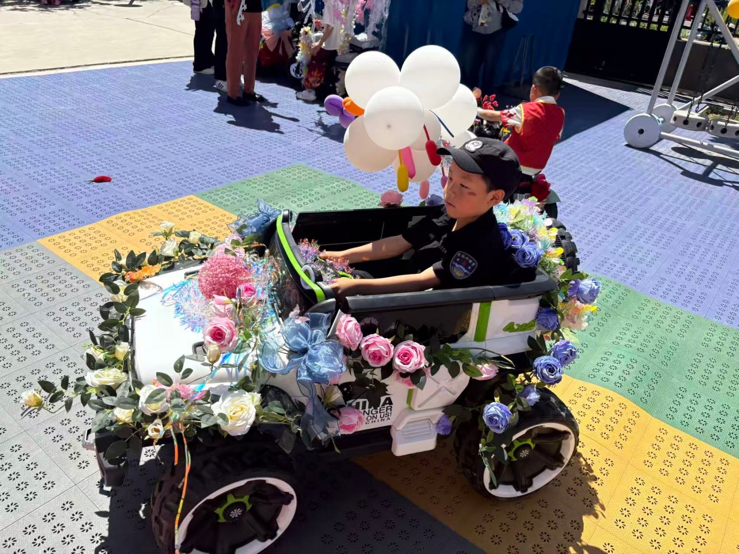西城街道新景四季东社区第七幼儿园关工委联合开展童心邂逅童话境,稚梦飞扬嘉年华六一节日活动照片1_副本.jpg