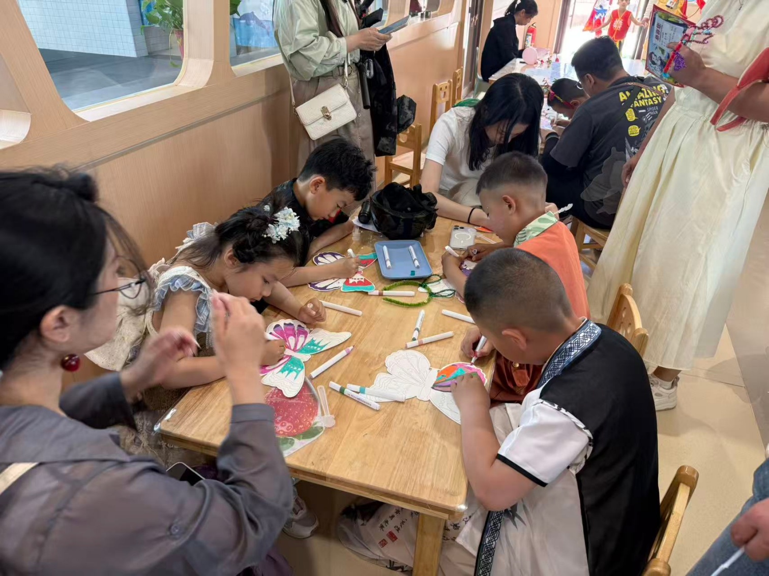西城街道新景四季东社区第七幼儿园关工委联合开展童心邂逅童话境,稚梦飞扬嘉年华六一节日活动照片3_副本.jpg