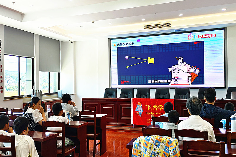 江苏省南京市江宁区谷里街道箭塘社区开展“逐光而行——探秘光的奇妙世界”青少年科普学堂活动(2).jpg