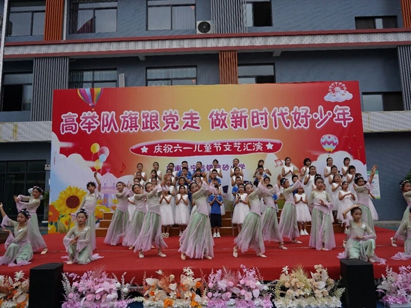 1780881760766155.jpg 披砂小学文艺汇演活动.jpg