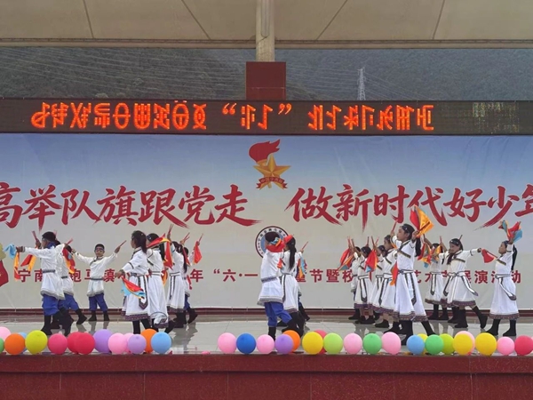 跑马镇小学儿童节汇演.jpg