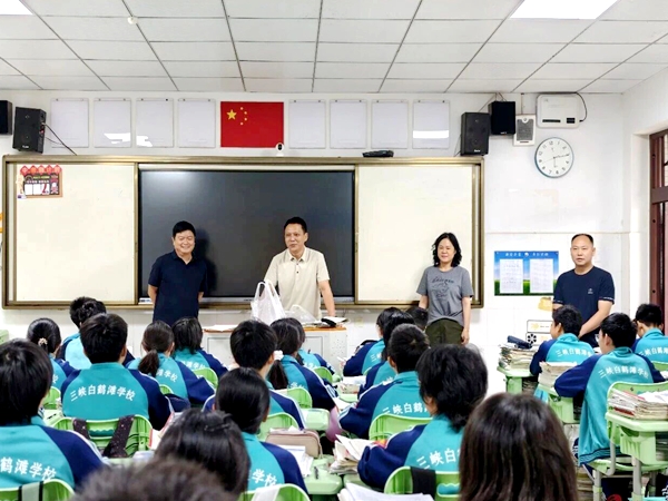 关怀现场.jpg