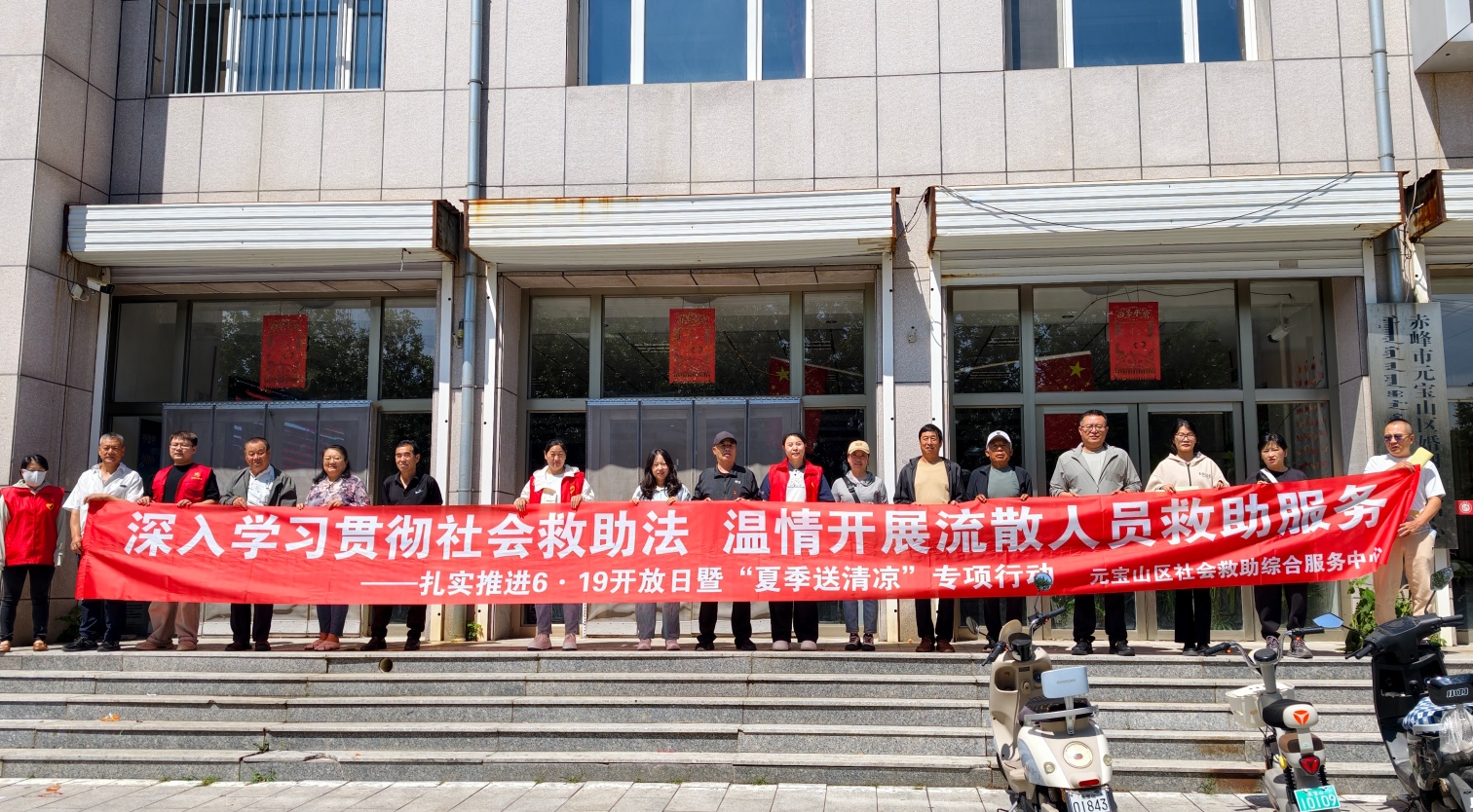 草原蓝哈达协会、民政局、新天地等关工委“多方携手送温暖 深情守护困境群众”活动照片1_副本.jpg