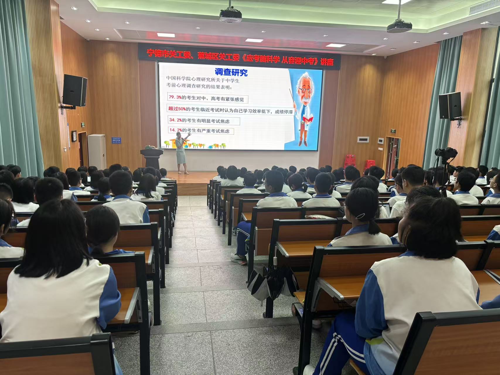 夏老师授课.jpg