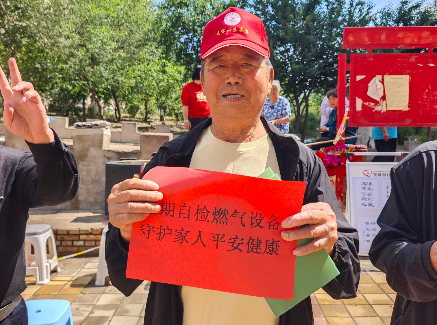 云杉路街道关工委“粽香传文脉，安全伴童心”节日安全主题宣传教育活动照片_副本.jpg