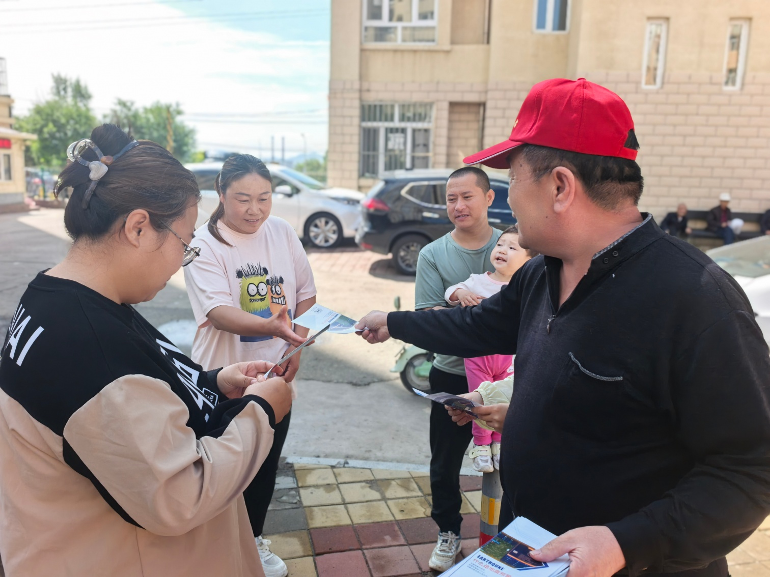 云杉路街道关工委“粽香传文脉，安全伴童心”节日安全主题宣传教育活动照片3_副本.jpg