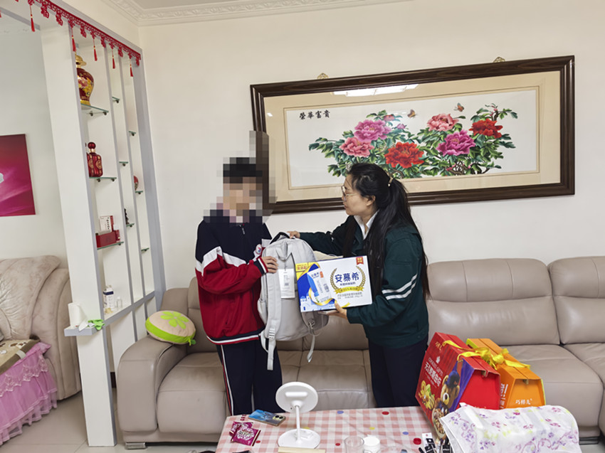 西城街道王府社区“粽暖童心聚微光，温情相伴护成长”端午活动照片3_副本.jpg