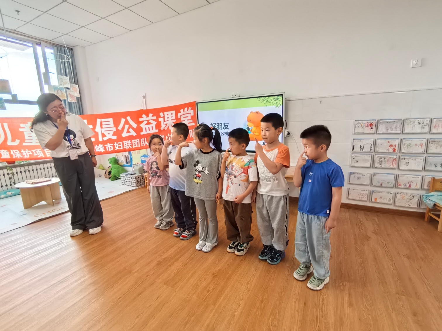 第三幼儿园关工委开展“守护花开 相伴成长”防性侵教育专题讲座照片1_副本.jpg