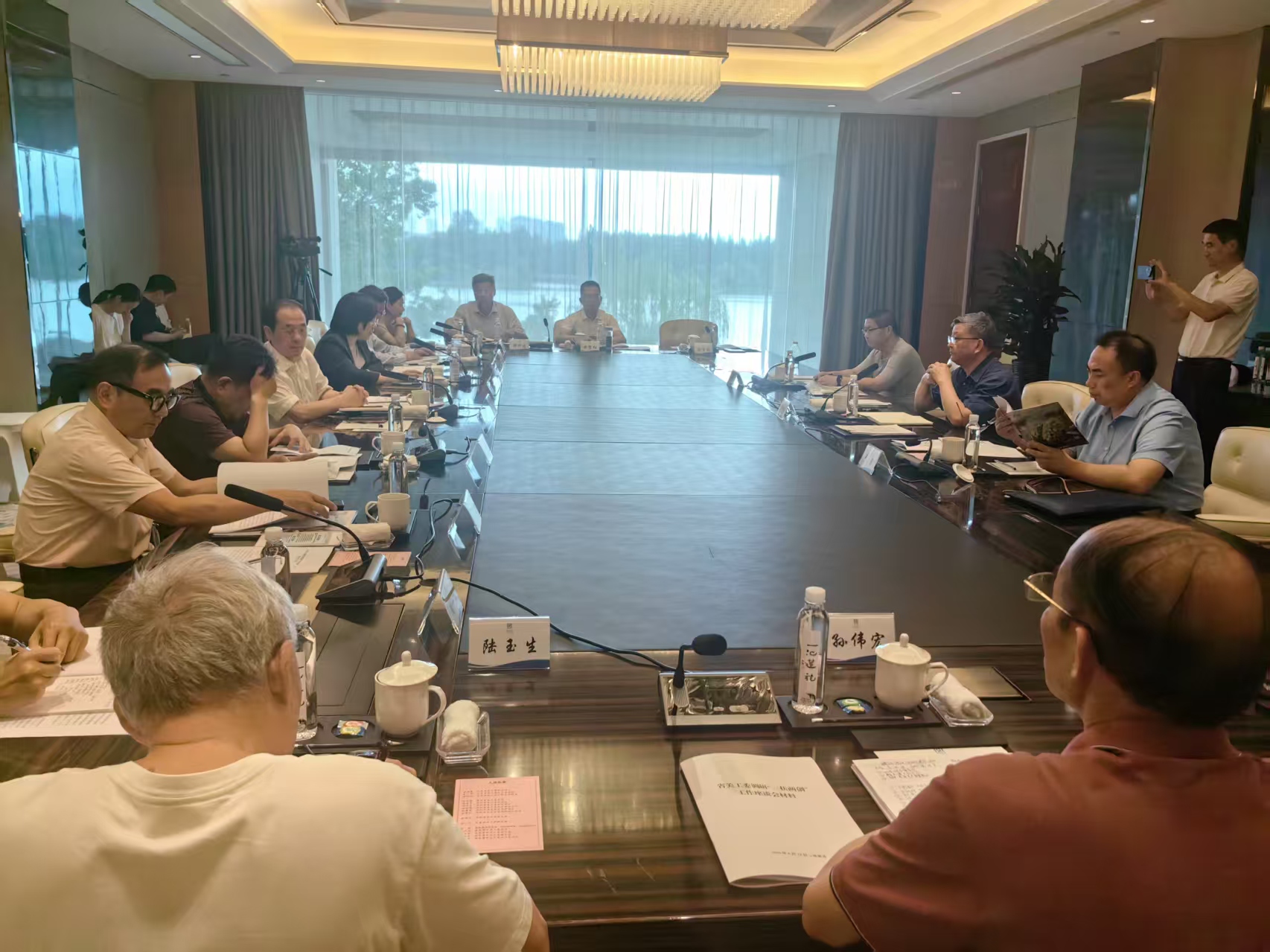 费伟康召开座谈会.jpg