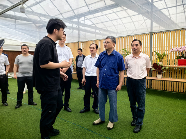 市关工委副主任费伟康与苏州宝育农业科技有限公司“新农人交流_副本.jpg