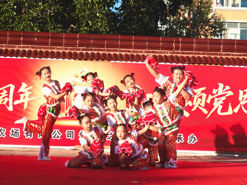 10.舞蹈《东北妞妞》_副本.jpg