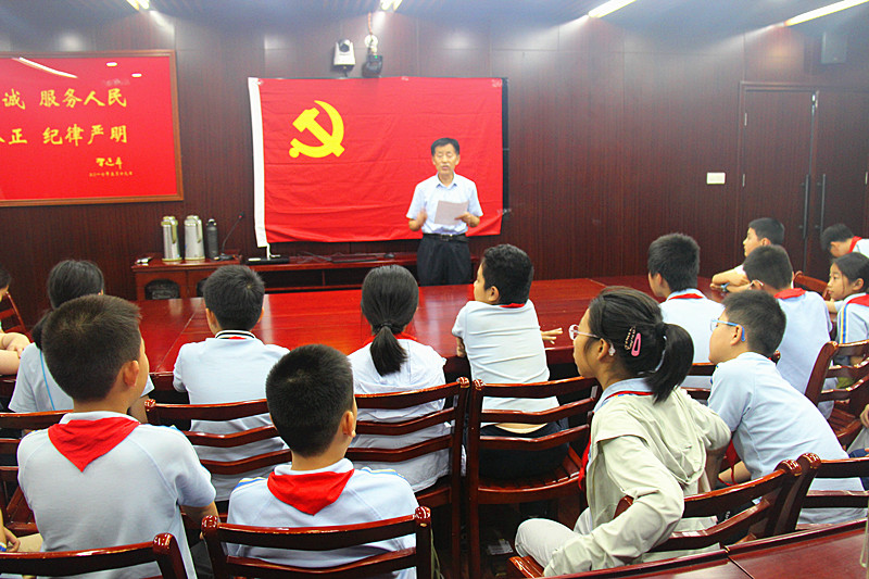 玄武湖街道关工委联合开展迎“七?一”党史知识宣讲活动(2).jpg