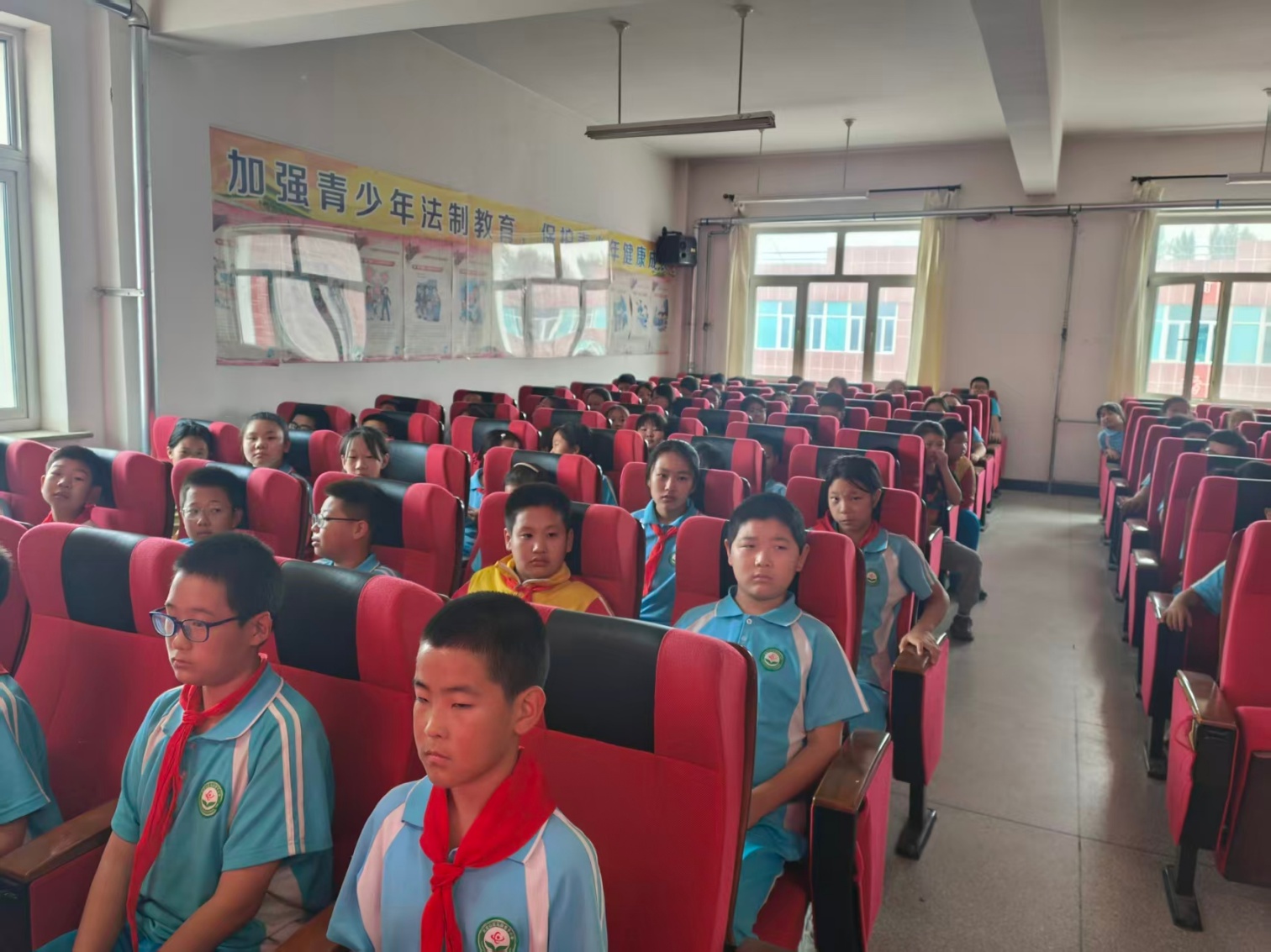 马蹄营子学校“拒绝校园欺凌，守护少年净土”防欺凌专题讲座活动照片4_副本.jpg
