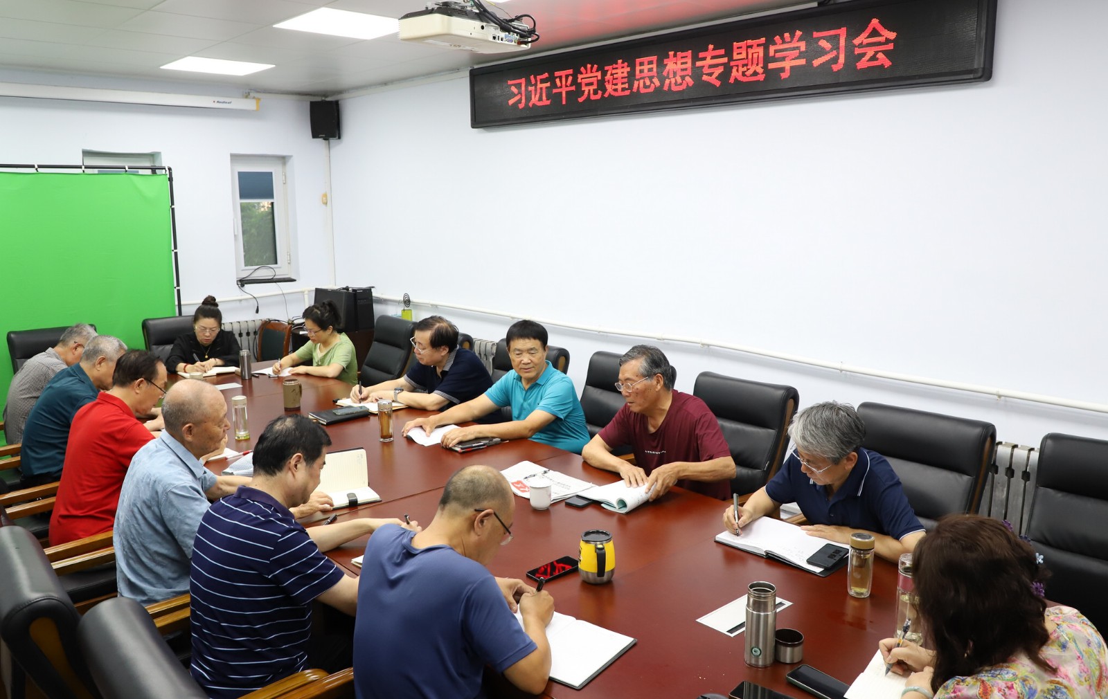 1782891899230012.jpg 20260630关工委集体学习s2.jpg