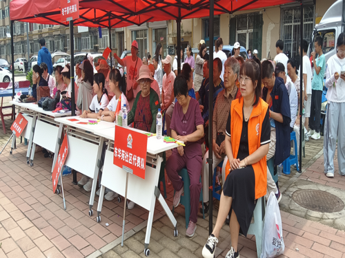 东华苑社区庆七一举办趣味运动会2_副本.png