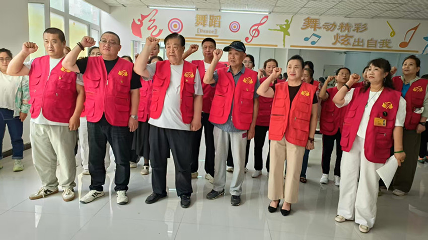 1783063342159964.jpg 城区街道星海社区关工委携手阳光之家志愿者党支部开展七一庆祝活动照片9_副本.jpg