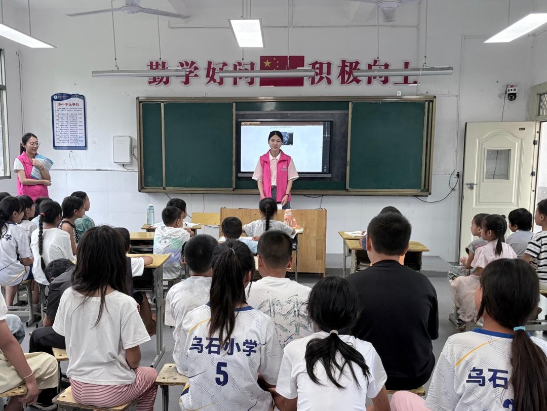 护航全镇中小学生平安度过暑期。2.jpg