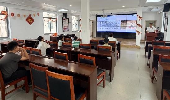 1.科普阅读沁润童心  点燃探索科学热情----艺苑社区组织少年儿童开科普锦鲤知识活动。。。.jpg
