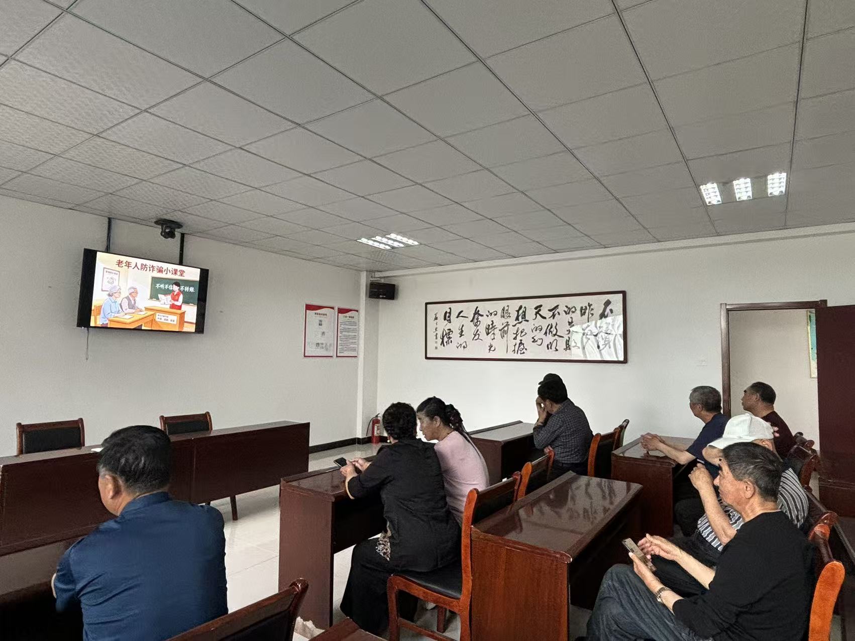 1783478732773426.jpg 西城街道博士园社区“反诈课堂进社区,守护老人’钱袋子‘”反诈宣传活动照片3.jpg