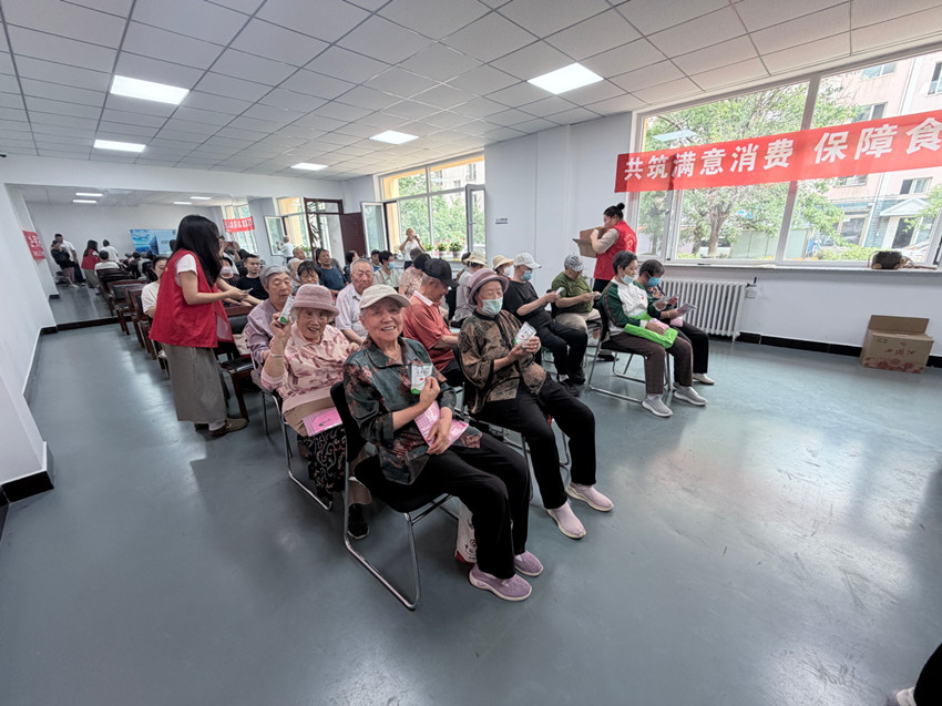 西城街道如意东社区“慧眼识盐辨真伪，控盐科普暖夕阳”活动照片1_副本_副本.jpg