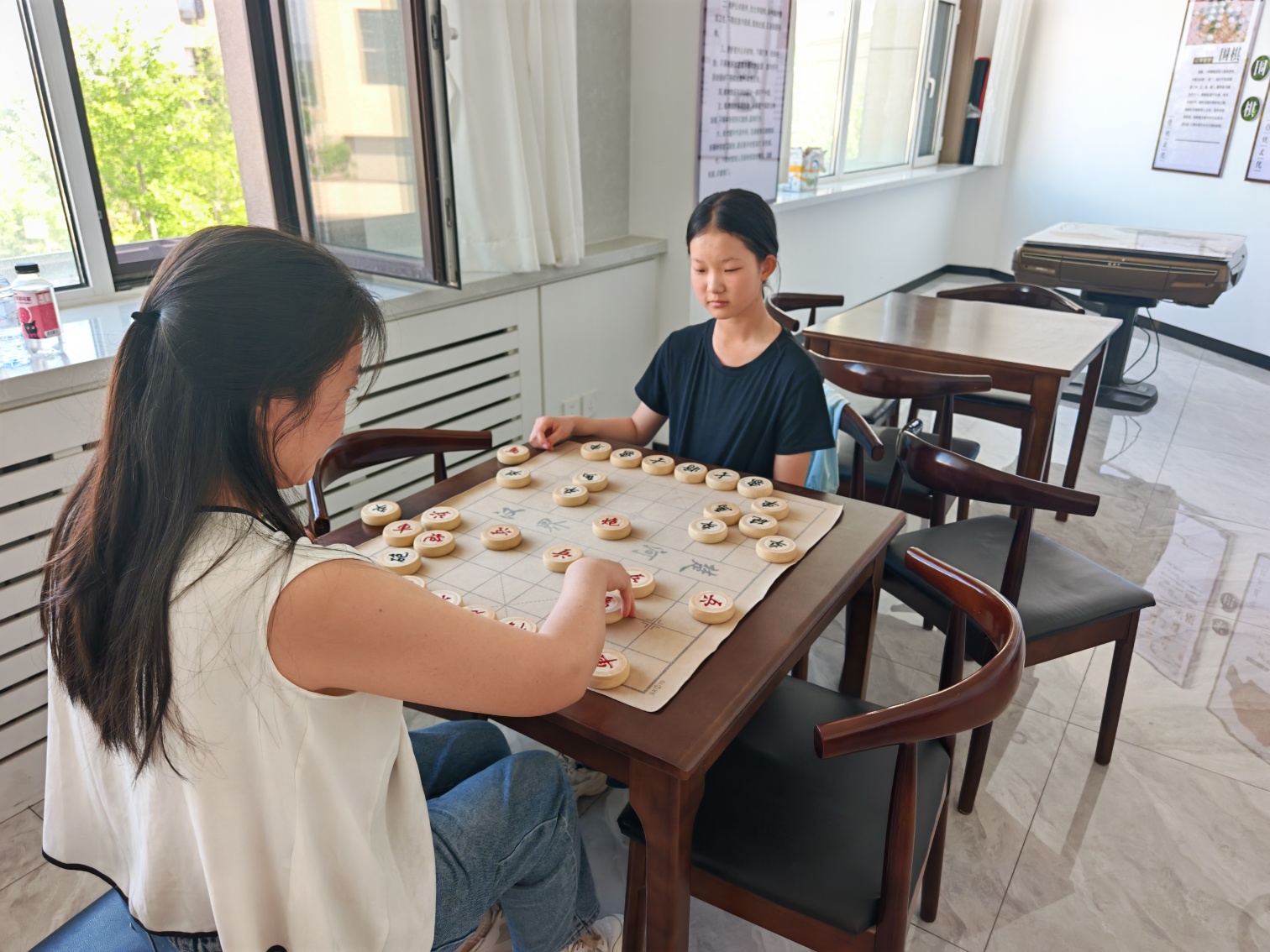 西城街道新景四季东社区关工委“纵横棋局开智思，往来落子蕴风华”象棋竞技活动照片3_副本.jpg