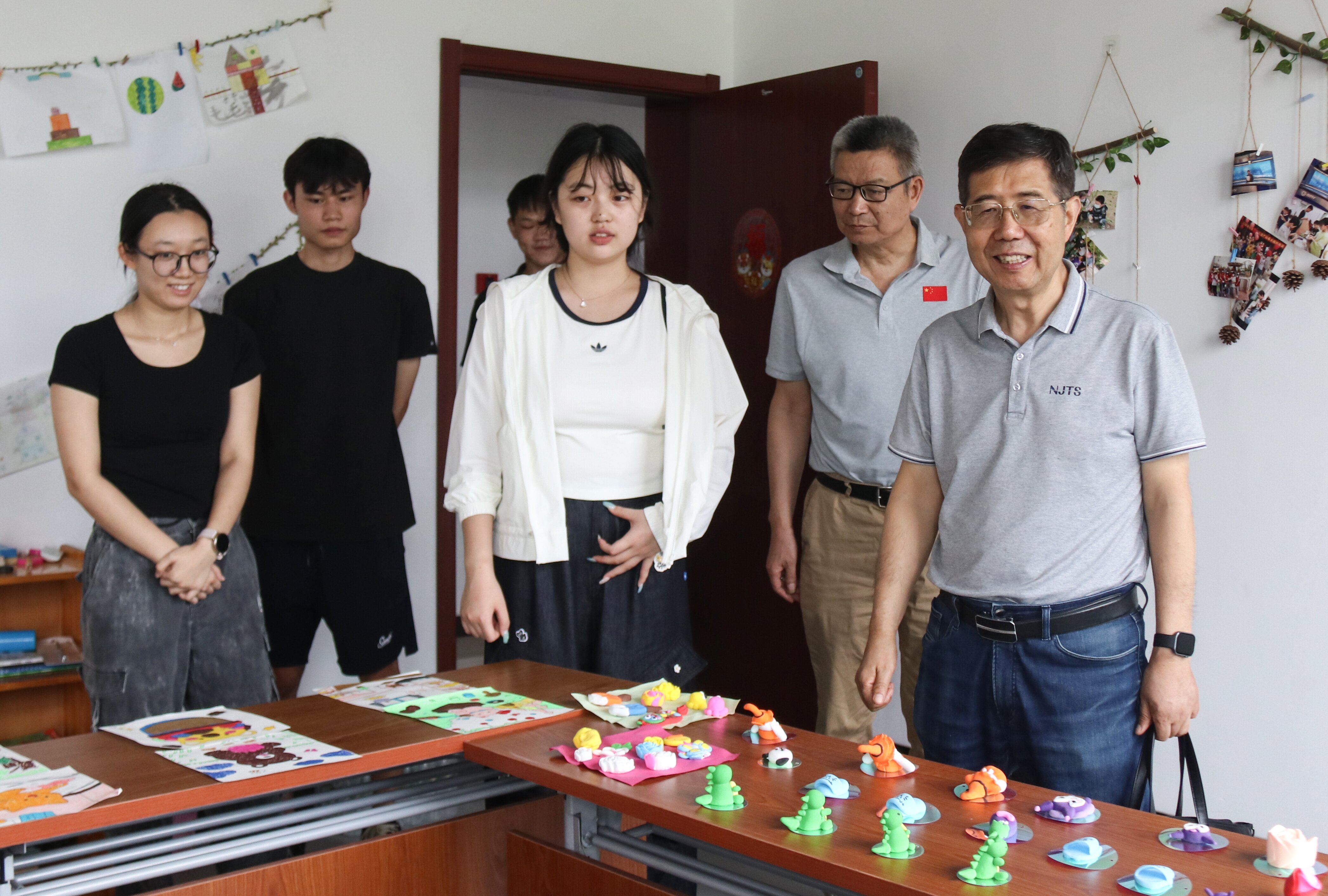1784327203152536.jpg 参观1.jpg