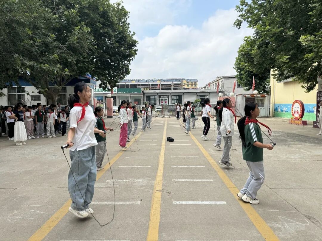 绳彩飞扬 跃动童年——山东省临沂市河东区八湖镇刘店子中心小学举行全员跳绳大比武