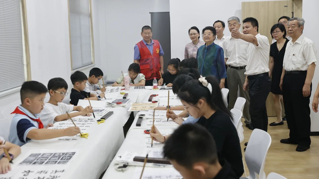 中国关工委主任顾秀莲赴杭州调研关心下一代工作