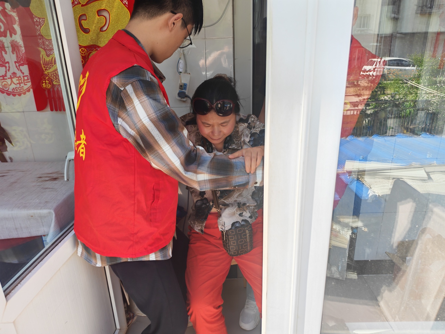 慰问送关怀 服务暖人心——内蒙古自治区赤峰市元宝山区西城街道如意东社区关工委开展慰问困难家庭活动