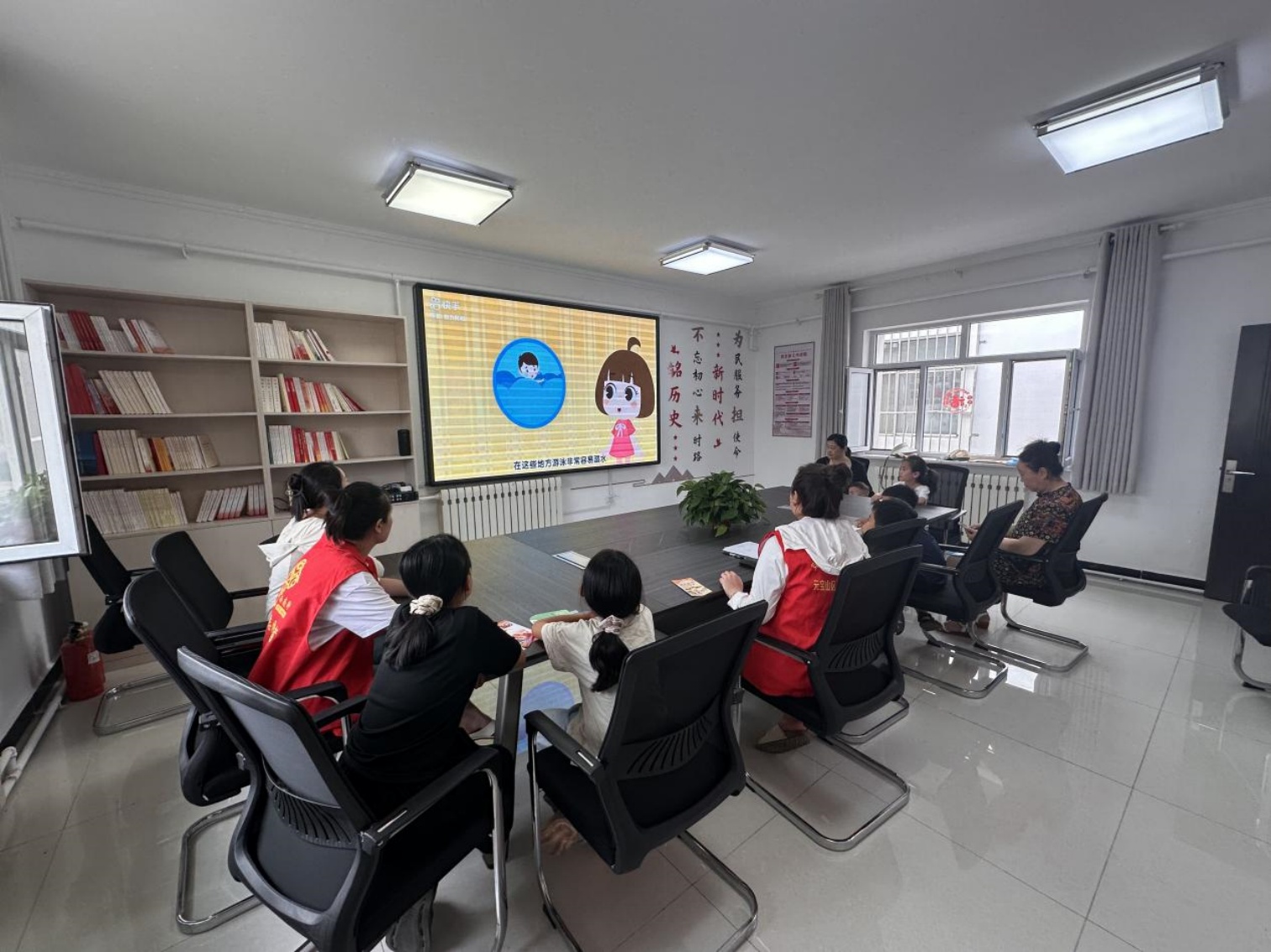 内蒙古赤峰市元宝山区西露天街道平西南街社区关工委“温情护幼苗，防溺记心头”主题宣传活动