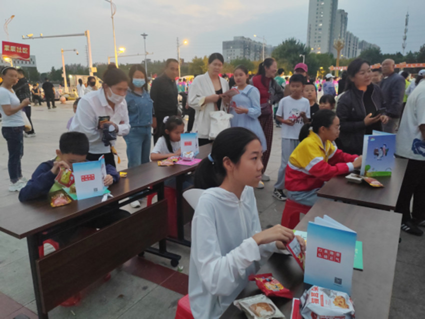 趣味中秋乐邻里 欢声笑语忆课堂——内蒙古赤峰市元宝山区西城街道如意东、博士园关工委开展中秋活动