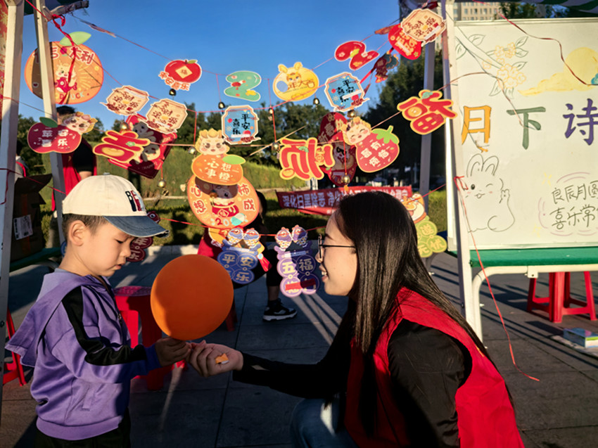 月圆邻里情 文明共此时——内蒙古赤峰市元宝山区西城街道王府社区、阳光社区关工委开展中秋文化活动