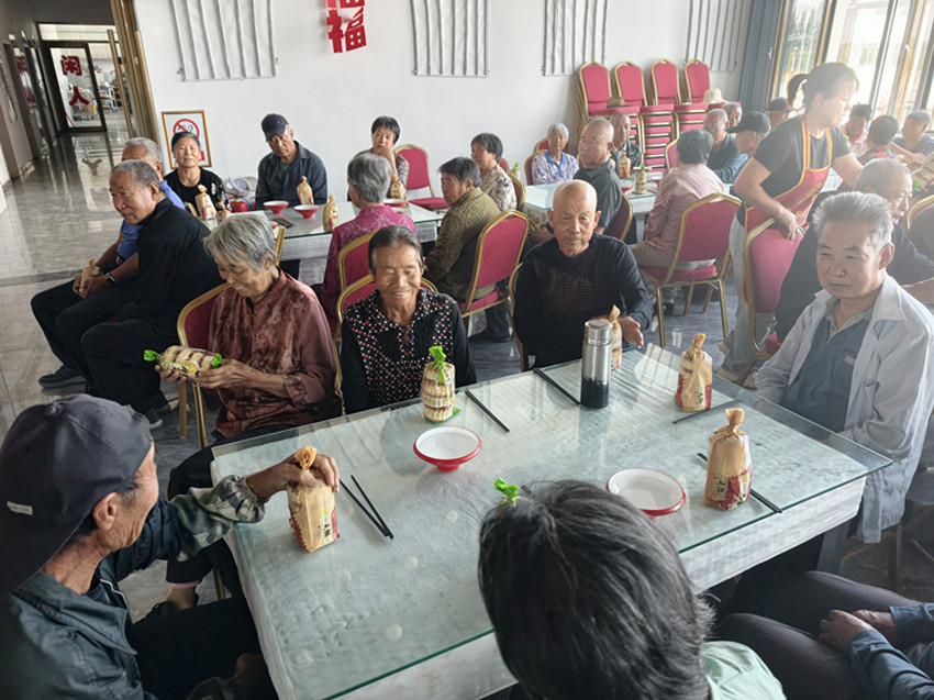 月圆中秋暖桑榆 敬老温情润乡村——内蒙古赤峰市元宝山区风水沟镇关工委开展关爱老年人暖心活动