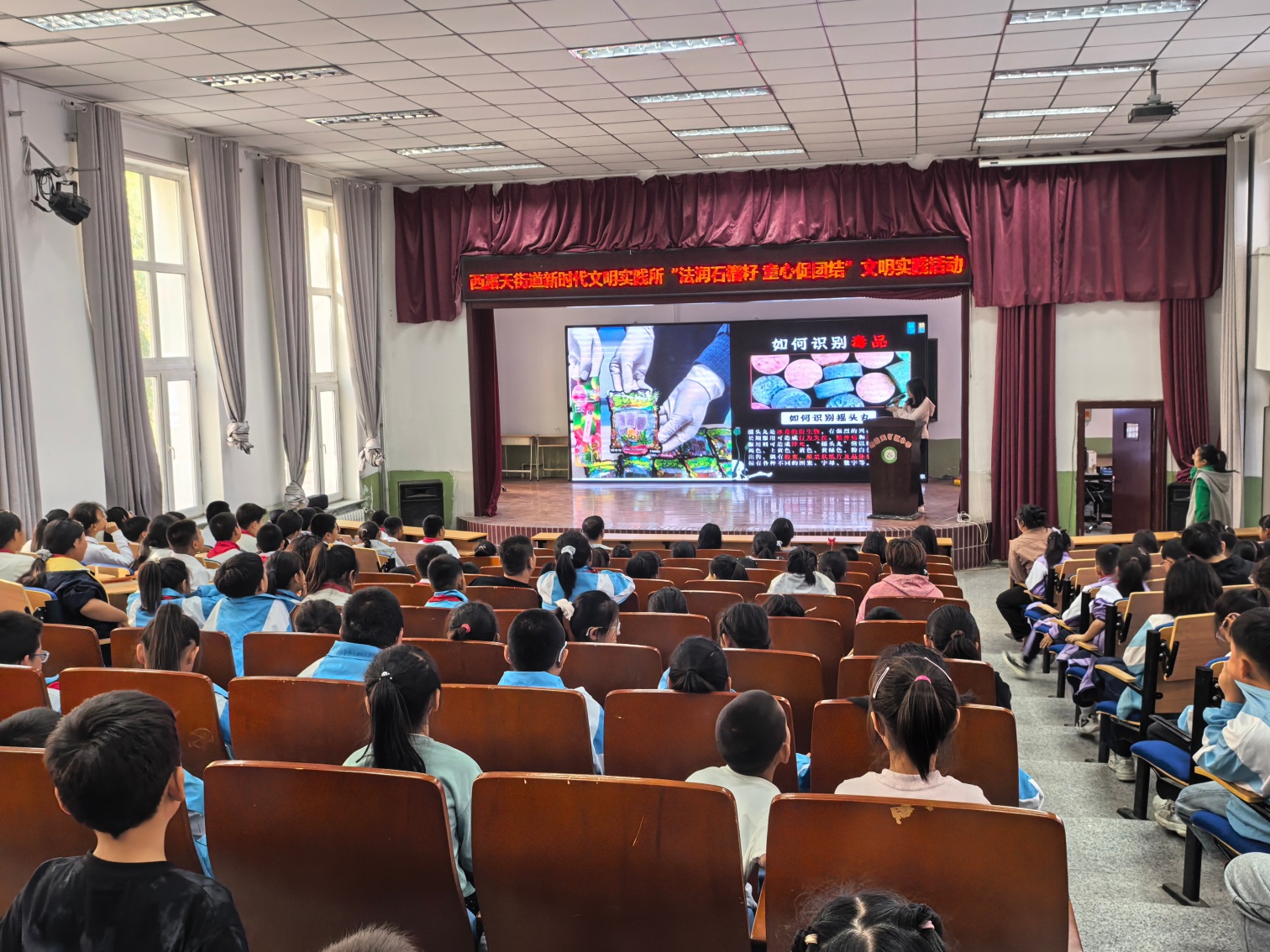 法润石榴籽 童心促团结——内蒙古赤峰市元宝山区西露天街道关工委开展民族团结知识宣传主题活动