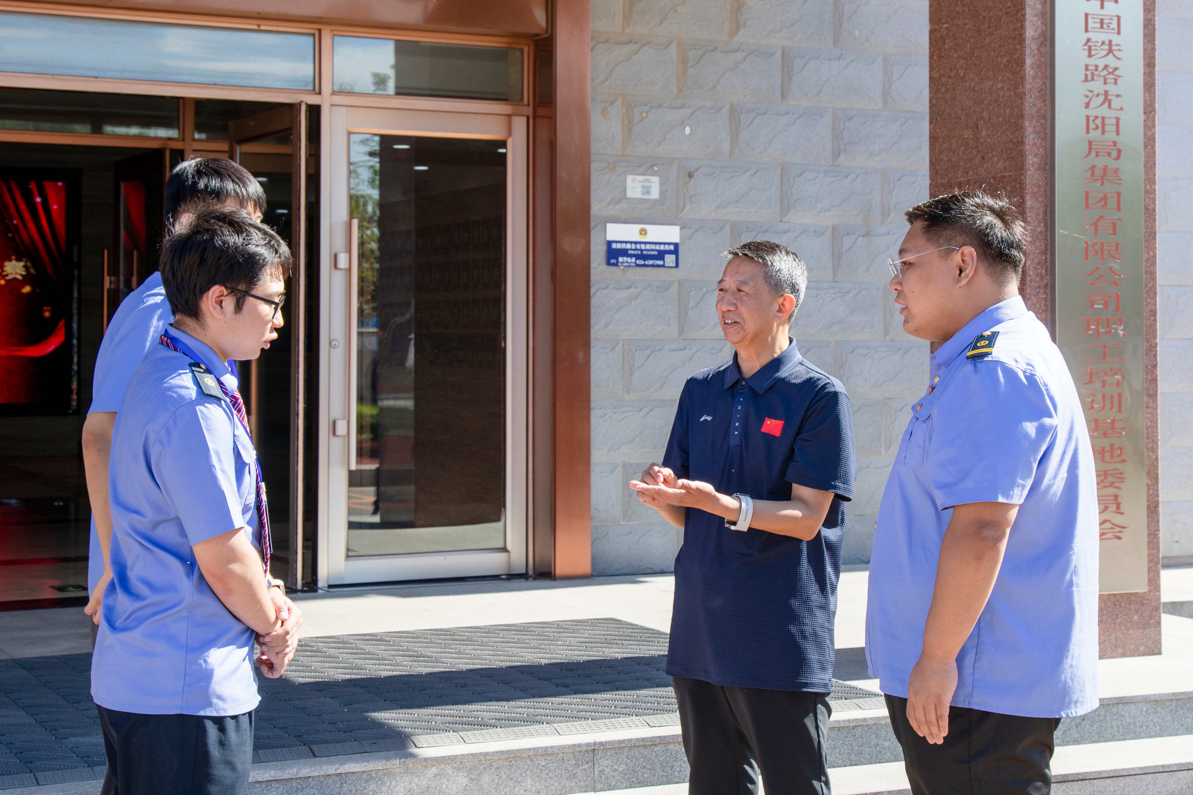 中国铁路沈阳局集团公司沈阳区域关工委看望参赛青工助力取得好成绩