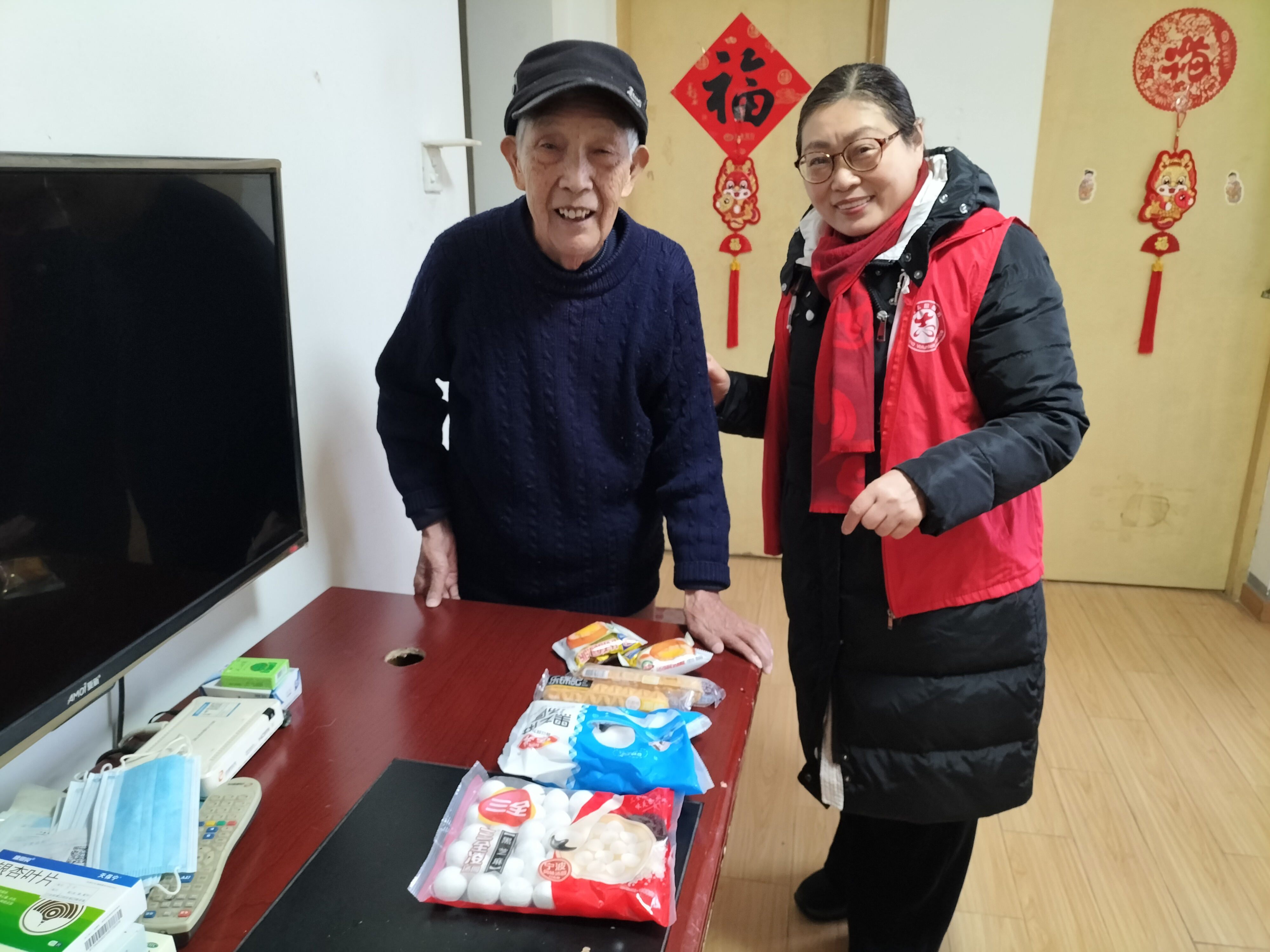 安徽省合肥市包河区烟墩街道欣园社区关工委开展“元宵送祝福 温情暖人心”慰问活动
