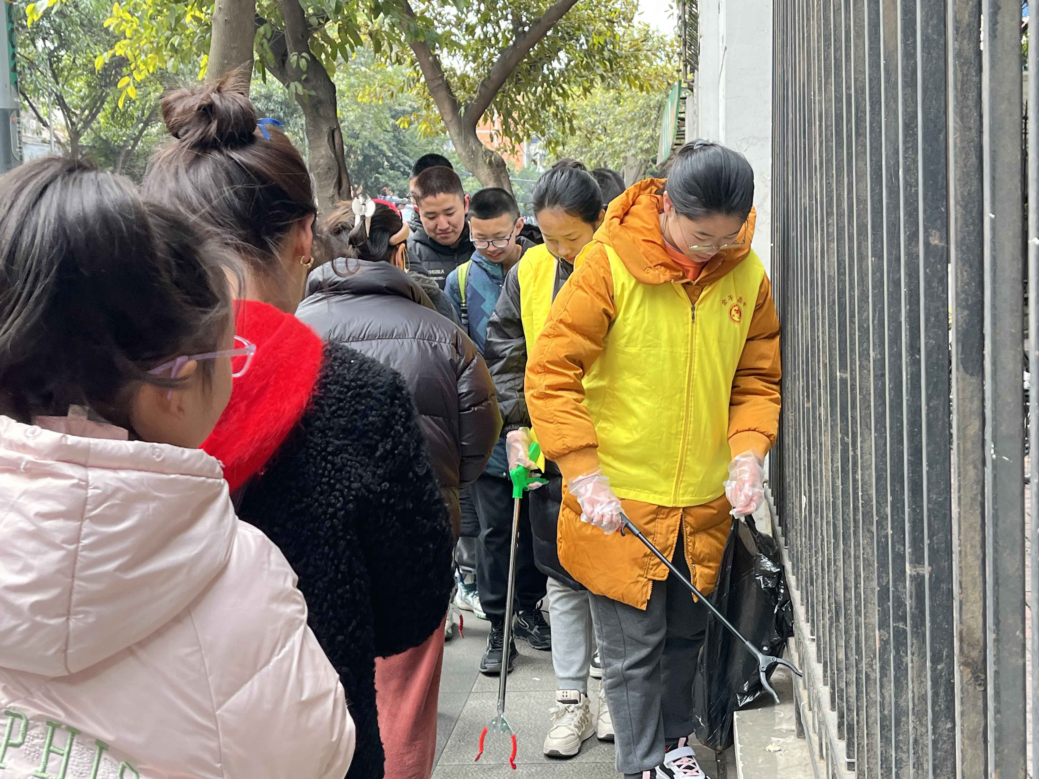 成都市金牛区树蓓街社区关工委：聚力“靓”家园青少年志愿服务活动