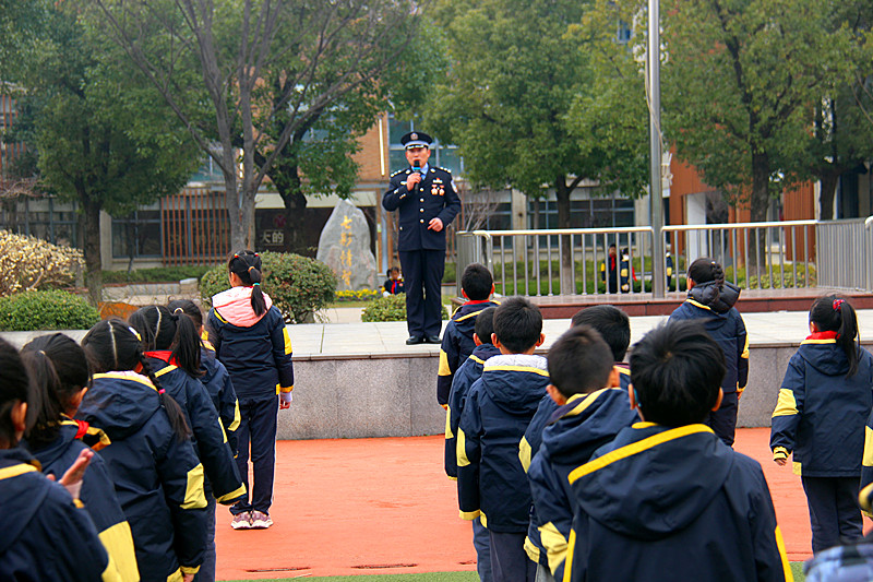 江苏省南京市玄武区玄武湖街道关工委联合开展学雷锋主题宣讲活动