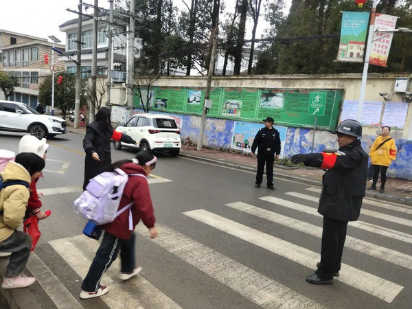 贵州省贵阳市乌当公安分局：强化“护学”模式 筑牢校园安全防线