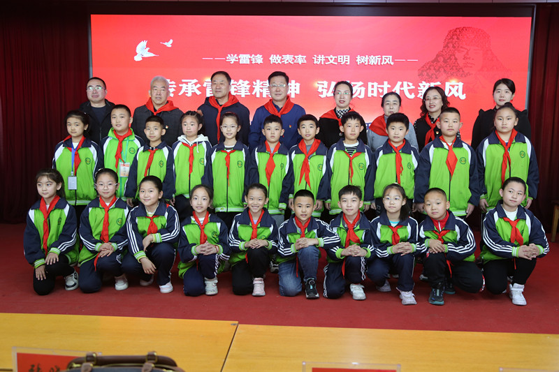 “五老”进校园 共育祖国“花朵”———内蒙古赤峰市元宝山区星光小学关工委开展“五老进校园”活动