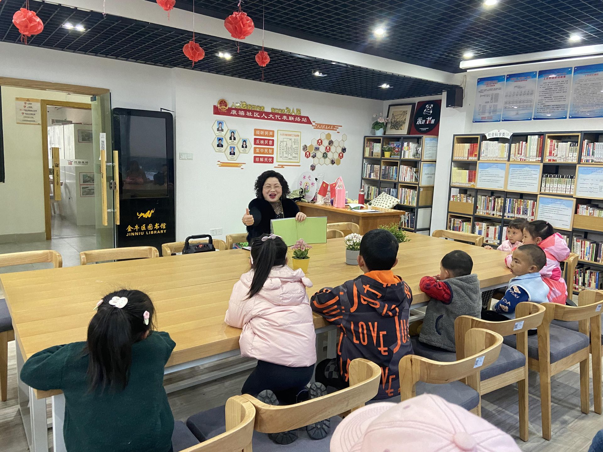 成都市金牛区康禧社区关工委开展“春日奇遇——寻找春天的足迹”绘本活动