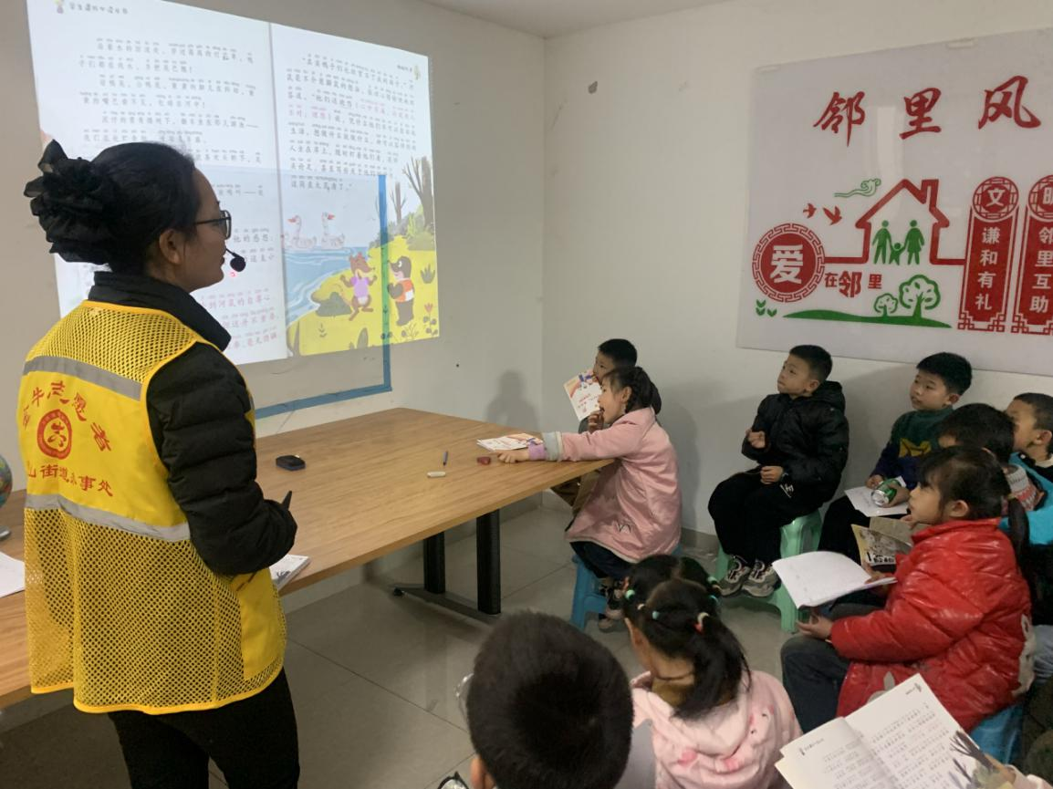 成都市金牛区凤凰山街道关工委开展“童未来，共阅读”青少年共享读书会活动