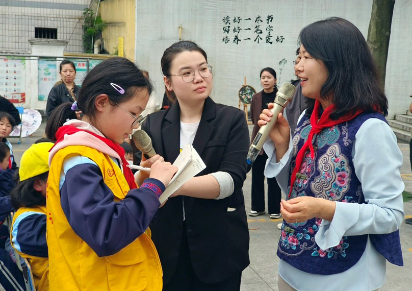 湖南省吉首市第三小学开展知名作家进校园活动