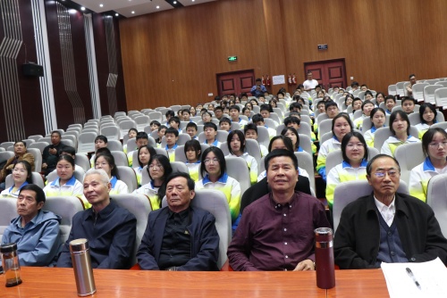 江西省浮梁县关工委关爱报告团关爱主题宣讲走进新平中学