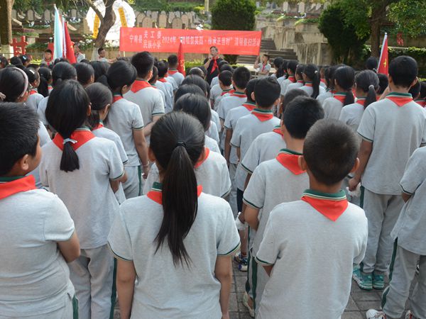 四川省凉山州宁南县关工委开展“清明祭英烈，传承正当时”清明祭扫活动